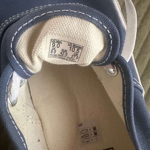 Vans - Picture 4 of 4